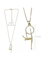 Collana dorarata con ginnasta con cerchio