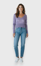 DanzaShop lilac acrylic crop sweater with V-neck, long sleeves, and ribbed waistband.
