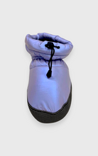 DanzaShop professional ballet foot warmers in iridescent lilac with black polka dot sole and drawstring closure.