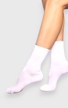 DanzaShop white microfiber ballet socks for children and adults, made of polyamide and elastane.